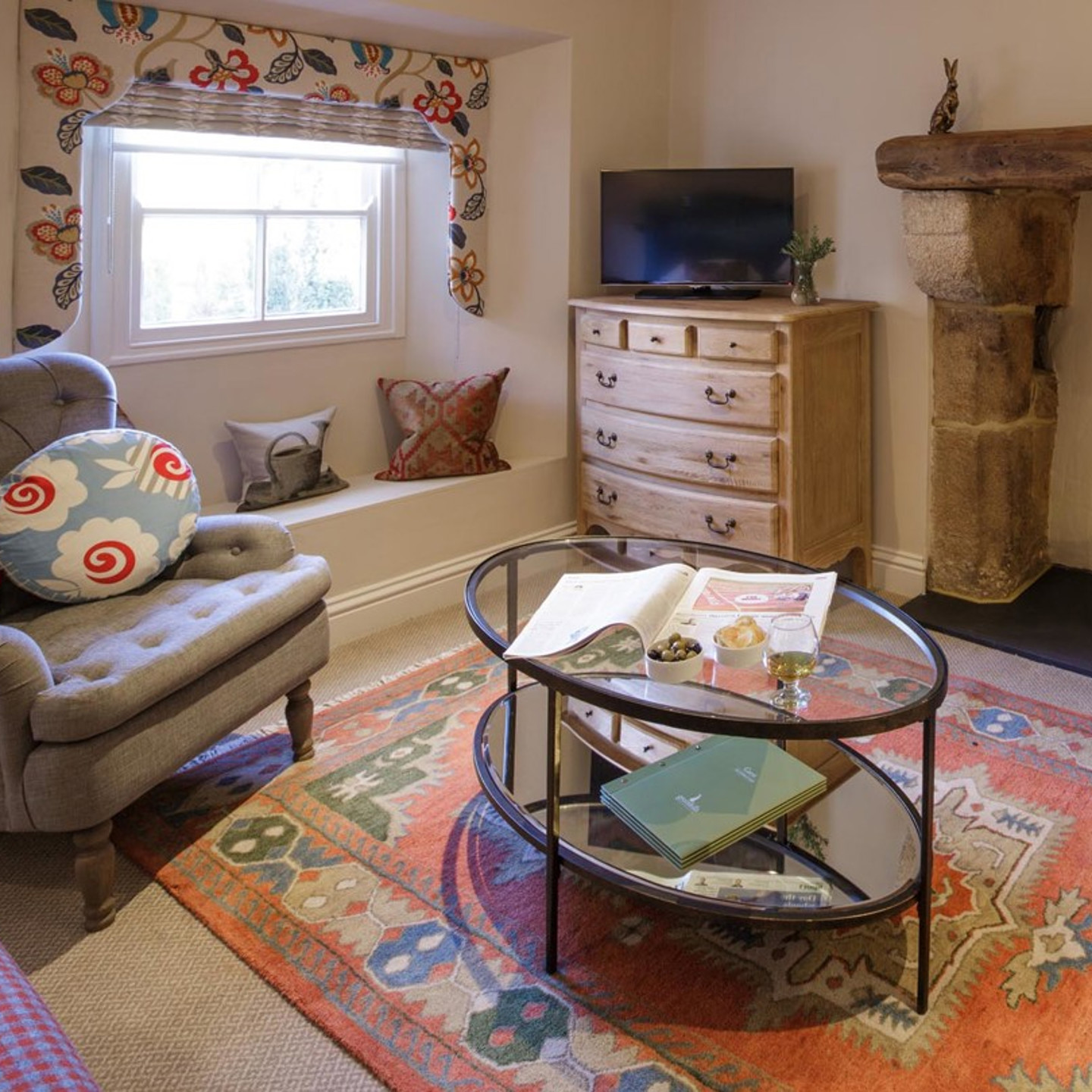 Seymour Hotel Room Sq3